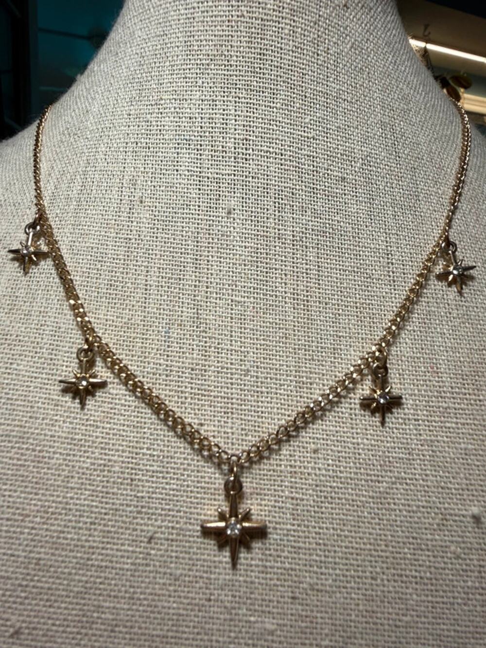 Vintage gold tone star necklace 14-17”